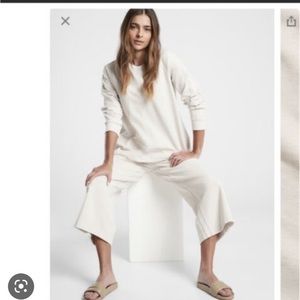 Athleta Farallon Heathered wide crop size 4